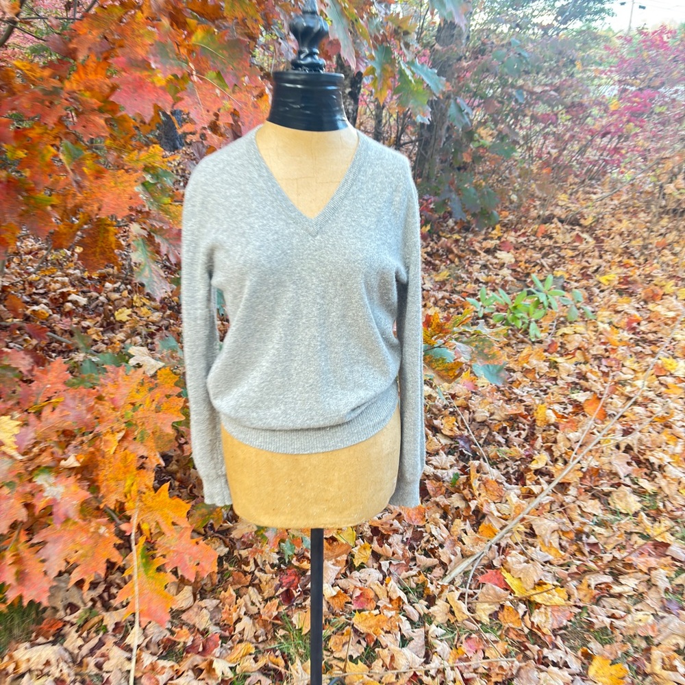 Lord & Taylor Light Gray V-Neck Cashmere Sweater